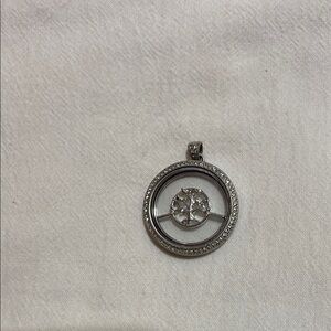 Origami Owl Silver Circle Necklace